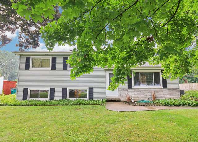 Property at 37371 N Shirley Dr, Gurnee, IL 60031, 3 beds, 2 baths