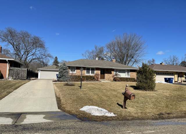 Property at 90 Montesano Ave, Waukegan, IL 60087, 3 beds, 1.5 baths