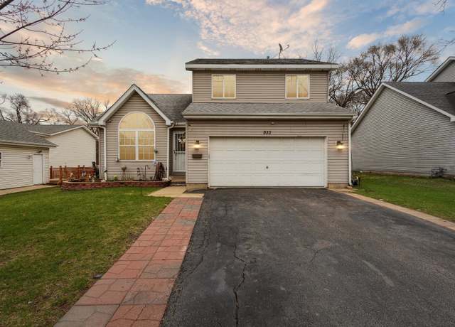 Property at 933 Cookane Ave, Elgin, IL 60120, 5 beds, 2.5 baths