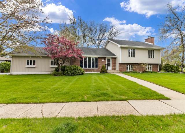 Property at 1048 Saint Johns Rd, Woodstock, IL 60098, 4 beds, 2.5 baths