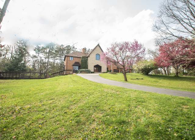 Property at 1131 Fourth Ave, Dixon, IL 61021, 7 beds, 5 baths