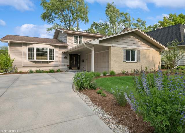 Property at 1407 N Dunton Ave, Arlington Heights, IL 60004, 4 beds, 2.5 baths