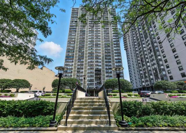 Property at 5733 N Sheridan Rd Unit 28D, Chicago, IL 60660, 3 beds, 2 baths