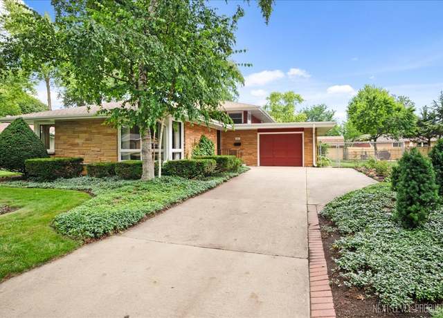 Property at 1511 Heather Dr, Aurora, IL 60506, 3 beds, 2 baths