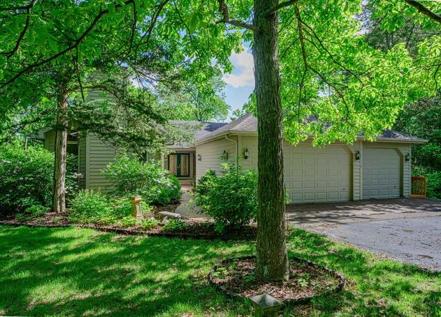 Property at 18 Colony Ln, Galena, IL 61036, 4 beds, 3 baths