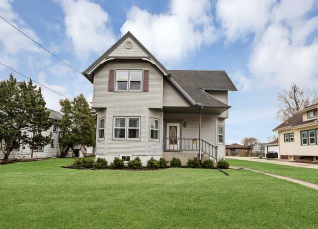 Property at 621 Willow St, Belvidere, IL 61008, 3 beds, 2 baths
