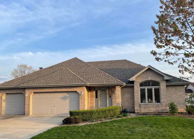 Property at 19522 Southfield Ln, Tinley Park, IL 60487, 4 beds, 2.5 baths