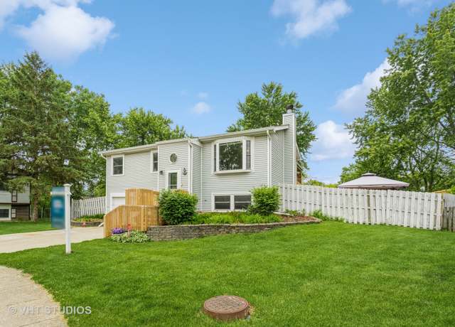 Property at 898 Shorewood Dr, Bartlett, IL 60103, 3 beds, 1.5 baths