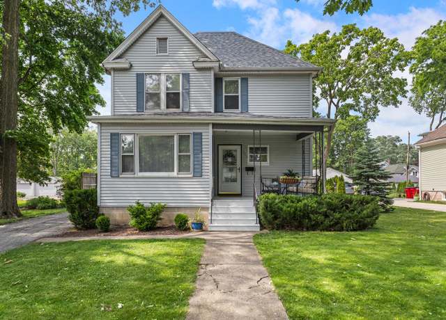 Property at 808 W Green St, Champaign, IL 61820, 5 beds, 2 baths