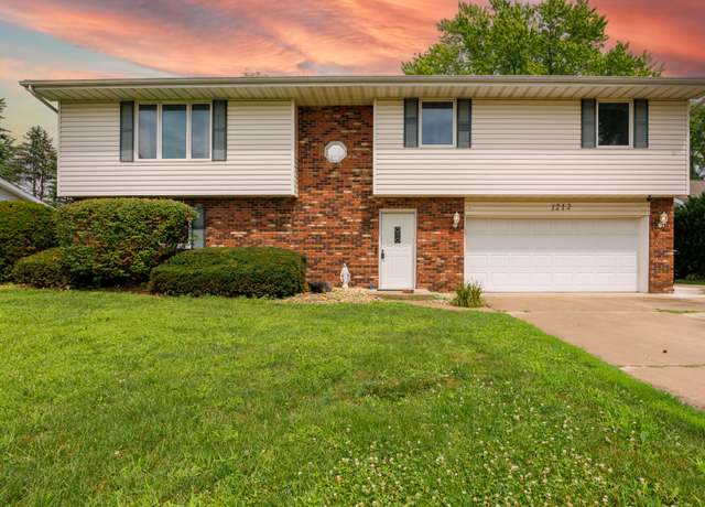 Property at 1212 Broadmoor Dr, Bloomington, IL 61704, 4 beds, 2 baths