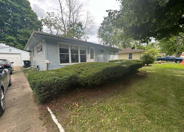 Property at 28 Delaine Dr, Normal, IL 61761, 2 beds, 2 baths