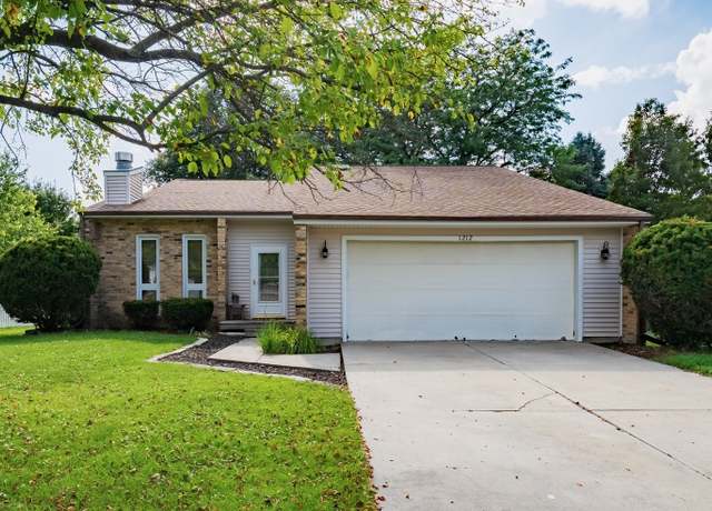 Property at 1212 Kim Dr, Bloomington, IL 61704, 4 beds, 2 baths