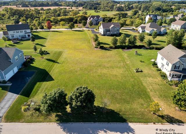 Property at 6830 Woodland Hills Dr, Lakewood, IL 60014