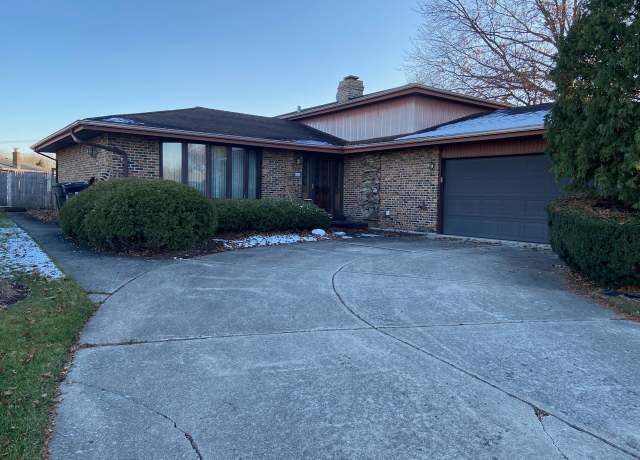 Property at 8215 Saint Andrews Dr, Orland Park, IL 60462, 3 beds, 2 baths