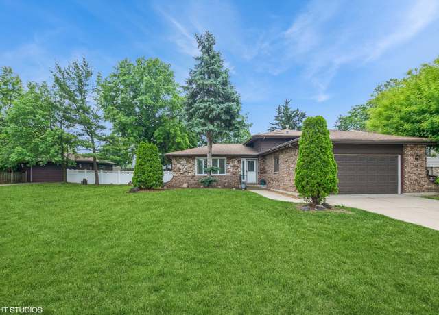 Property at 4925 Timber Ct, Oak Forest, IL 60452, 3 beds, 2 baths