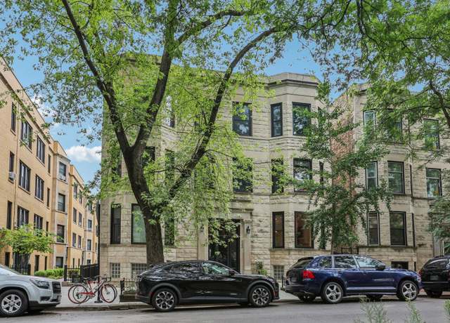 Property at 733 W Briar Pl Unit 1W, Chicago, IL 60657, 3 beds, 2 baths