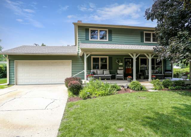 Property at 611 S 10th Ave, St. Charles, IL 60174, 4 beds, 1.5 baths
