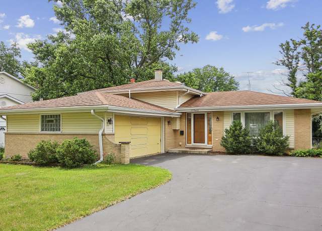 Property at 17W455 Concord Pl, Darien, IL 60561, 3 beds, 2 baths