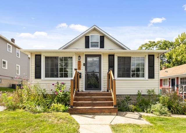 Property at 714 Walnut St, Lemont, IL 60439, 3 beds, 2 baths