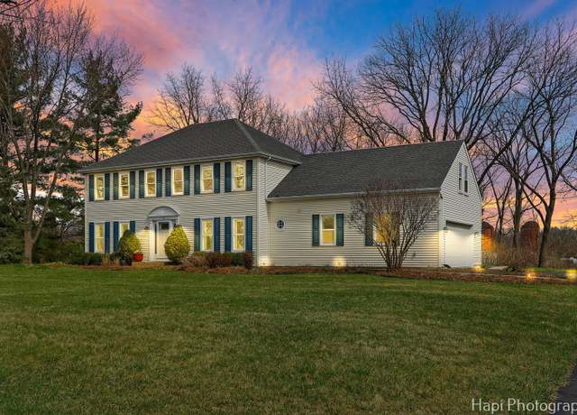 Property at 19 University Cir, Hawthorn Woods, IL 60047, 4 beds, 2.5 baths