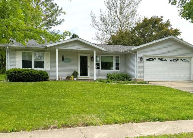 Property at 1004 N Hill Dr, Dixon, IL 61021, 3 beds, 1.5 baths
