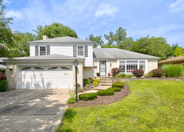 Property at 416 S Royal Ct, Palatine, IL 60067, 3 beds, 2.5 baths
