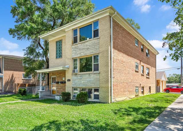 Property at 6737 W Lloyd Dr, Worth, IL 60482, 8 beds, 4 baths