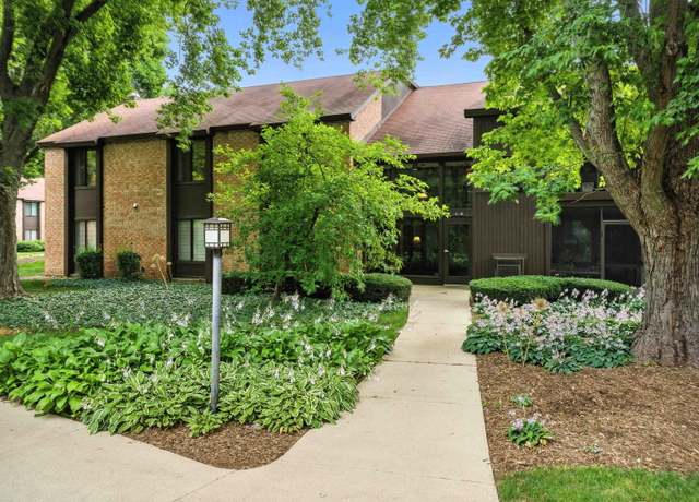Property at 740 Saint Andrews Ln #5, Crystal Lake, IL 60014, 3 beds, 2 baths