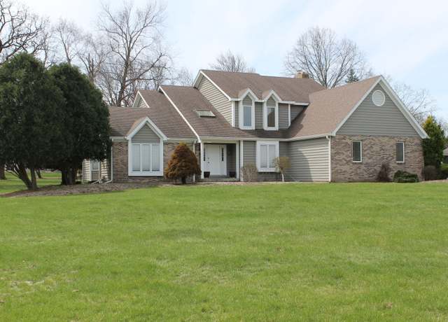 Property at 671 Old Westbury Rd, Crystal Lake, IL 60012, 4 beds, 3 baths