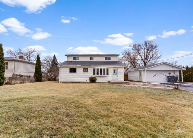 Property at 724 Junior Ter, Elmhurst, IL 60126, 7 beds, 2 baths