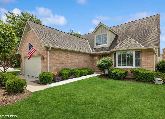 Property at 914 Wedgewood Dr, Crystal Lake, IL 60014, 4 beds, 3.5 baths
