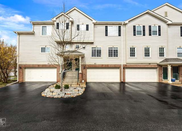 Property at 43 Monarch Dr #302, Streamwood, IL 60107, 2 beds, 2.5 baths