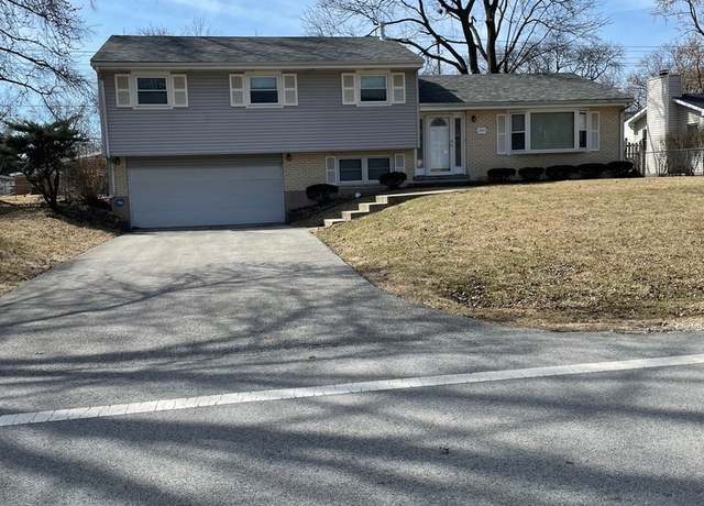 Property at 3 S 214 Ironwood Dr, Glen Ellyn, IL 60137, 4 beds, 3 baths