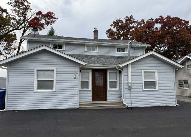 Property at 33670 N Lake Shore Dr, Grayslake, IL 60030, 4 beds, 2 baths