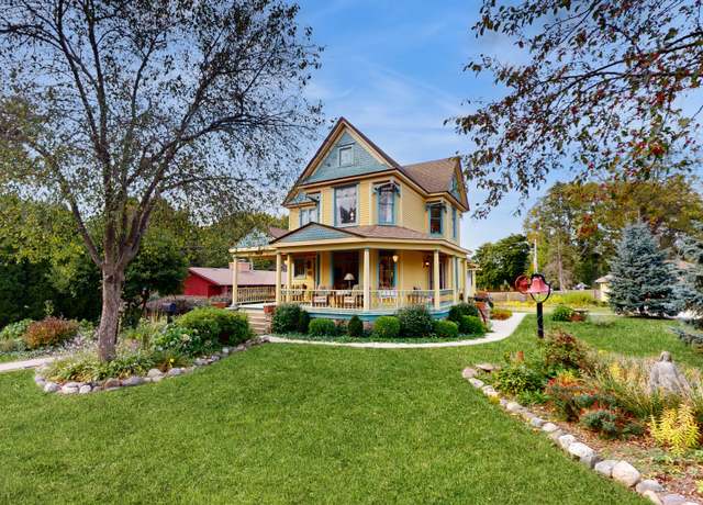 Property at 200 W Woodstock St, Crystal Lake, IL 60014, 4 beds, 2 baths