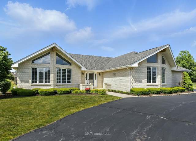 Property at 13341 Fox Hill Dr, Lemont, IL 60439, 4 beds, 3.5 baths