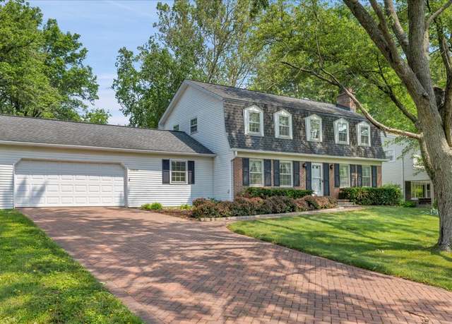 Property at 26W266 Tomahawk Dr, Wheaton, IL 60189, 5 beds, 2.5 baths