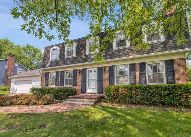 Property at 26W266 Tomahawk Dr, Wheaton, IL 60189, 5 beds, 2.5 baths