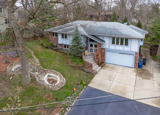 Property at 8360 W 100th Pl, Palos Hills, IL 60465, 4 beds, 3 baths