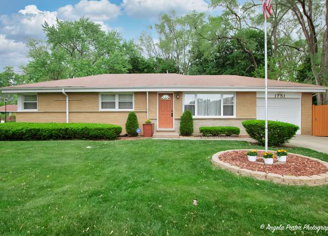 Property at 1751 N Rose Ave, Palatine, IL 60074, 3 beds, 2 baths