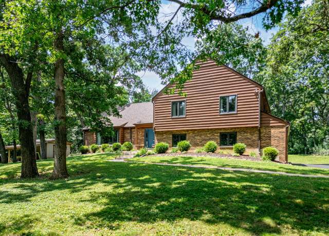 Property at 1313 Chatham Ln, Woodstock, IL 60098, 4 beds, 2.5 baths