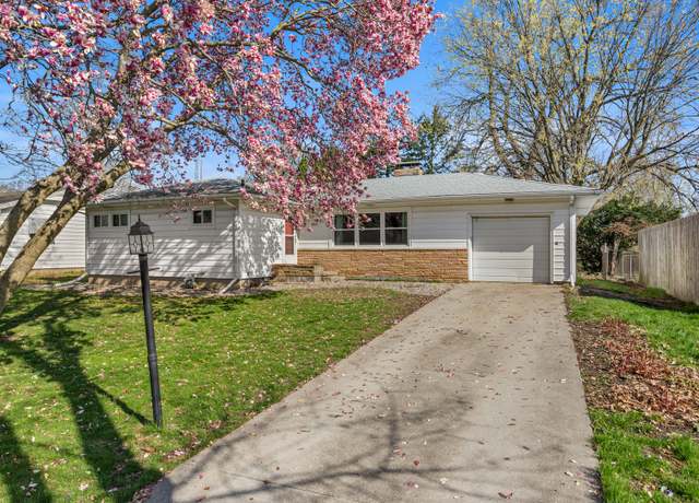 Property at 200 Buena Vista Dr, Champaign, IL 61820, 3 beds, 2 baths