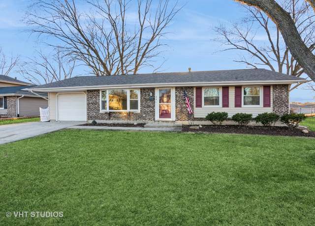 Property at 24 Hinkle Ln, Schaumburg, IL 60193, 3 beds, 1.5 baths