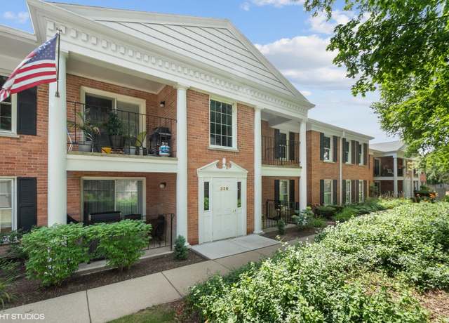 Property at 520 Shorely Dr #201, Barrington, IL 60010, 2 beds, 2 baths