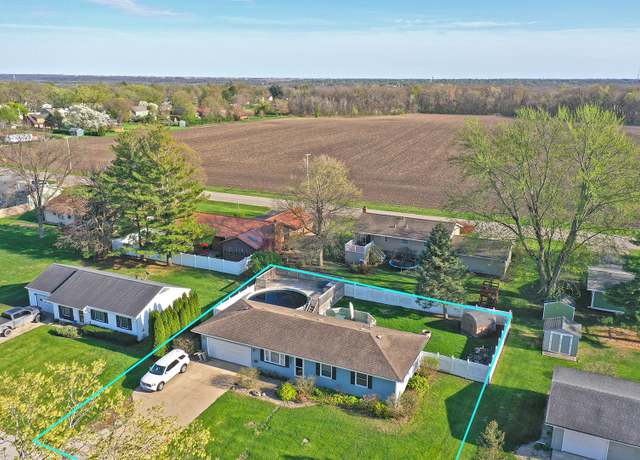 Property at 9 Maplewood Ln, Ottawa, IL 61350, 4 beds, 2 baths