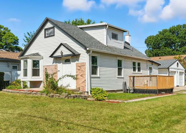 Property at 10 N Channel Dr, Round Lake Beach, IL 60073, 3 beds, 1.5 baths