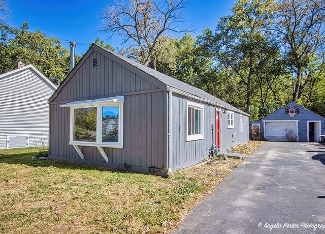 Property at 3012 Oakwood Ave, Mchenry, IL 60051, 2 beds, 1 bath