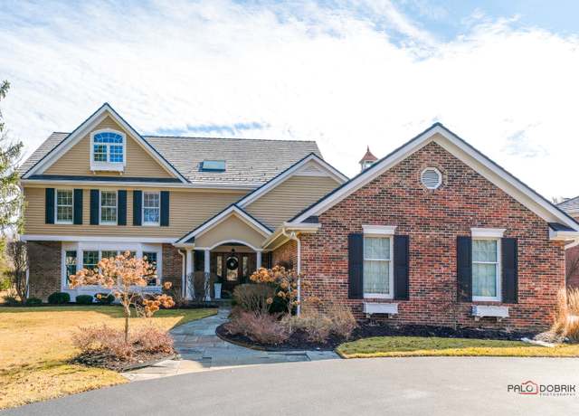 Property at 95 W Honeysuckle Rd, Lake Forest, IL 60045, 5 beds, 4 baths