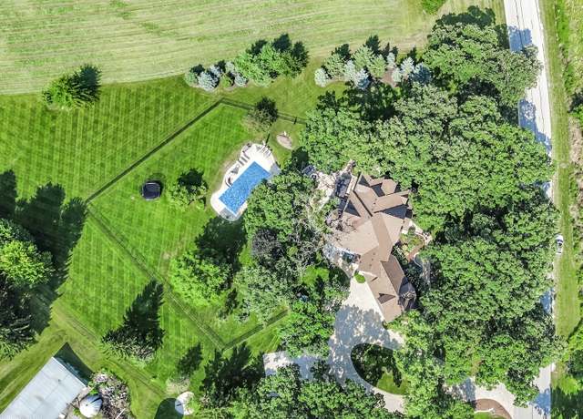 Property at 41W050 Stoneridge Ln, Elgin, IL 60124, 6 beds, 5.5 baths