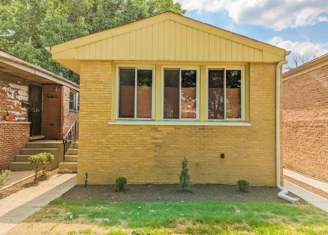 Property at 1115 W 110th St, Chicago, IL 60643, 3 beds, 1 bath